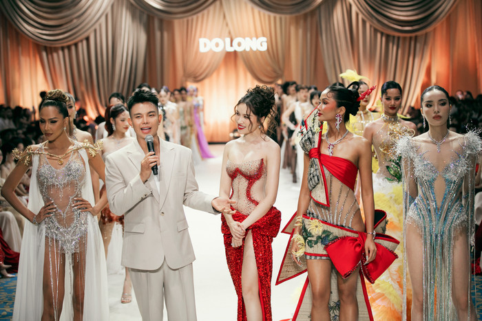 Kỳ Duyên - Minh Triệu không tương tác khi làm việc chung tại một show thời trang.