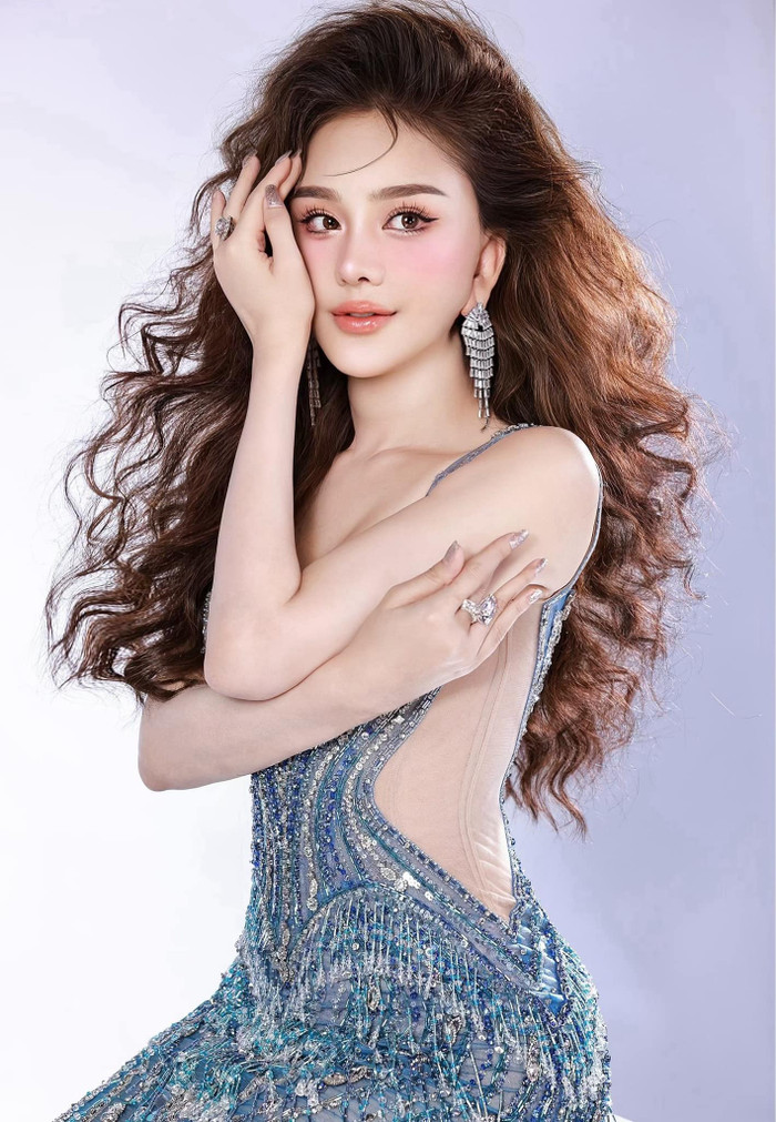 Lâm Khánh Chi sở hữu vóc dáng và diện mạo xuất sắc ở tuổi U50.