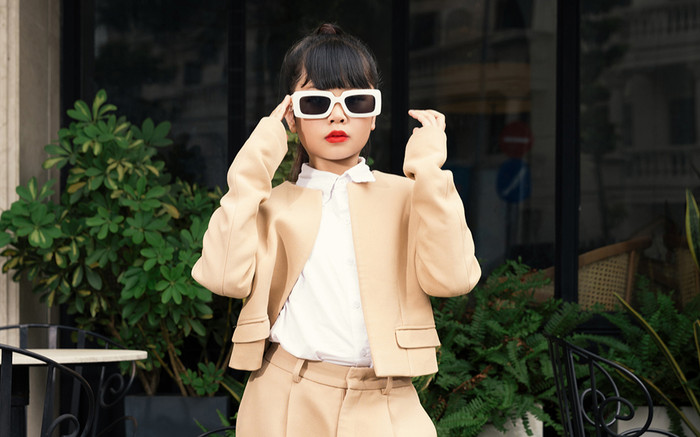 Mẫu nhí 8 tuổi khuấy động cư dân mạng với bộ ảnh chào ngày Quốc tế Thiếu nhi Ảnh 2