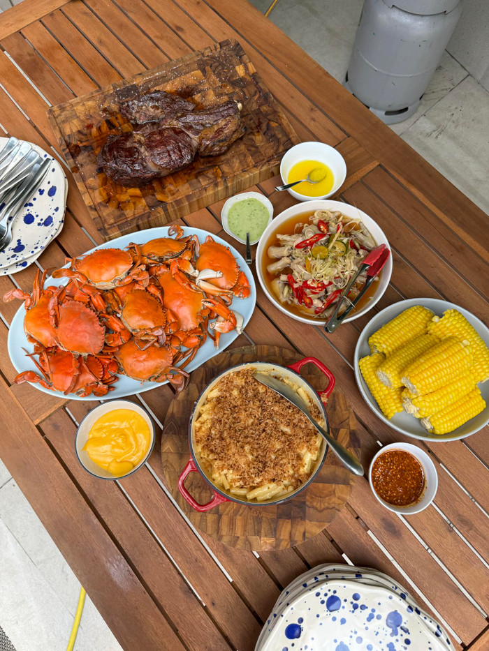 Bữa ăn đa dạng món được Tăng Thanh Hà chuẩn bị cho cả gia đình