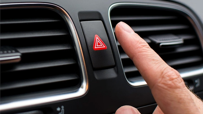 3 cách giúp trẻ thoát thân nếu bị bỏ quên trên xe ô tô Ảnh 3