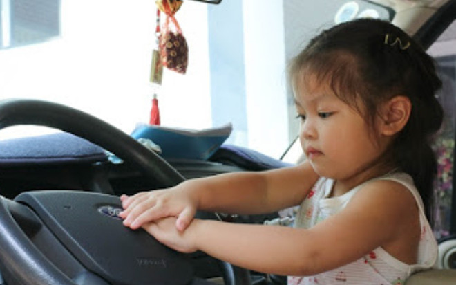 3 cách giúp trẻ thoát thân nếu bị bỏ quên trên xe ô tô Ảnh 2