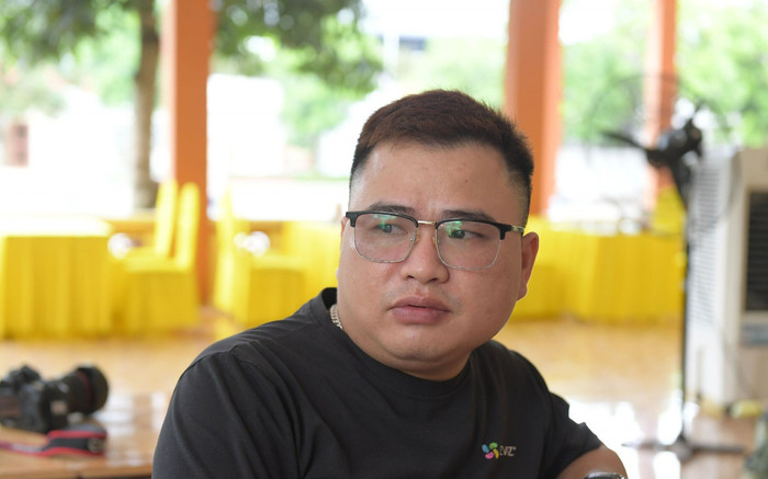 Giây phút phụ huynh phá cửa để cô giáo bế bé trai 5 tuổi ra khỏi xe ô tô Ảnh 2