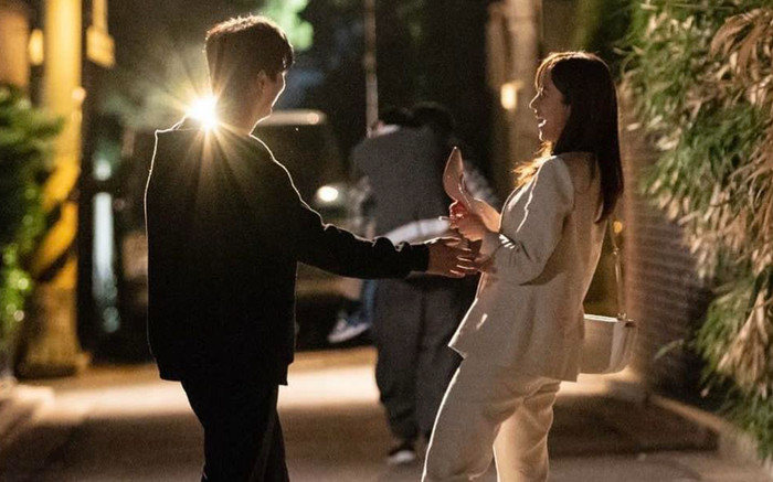 Nữ ca sĩ nổi tiếng thông báo kết hôn, chồng là bác sĩ khoa tâm thần Ảnh 2