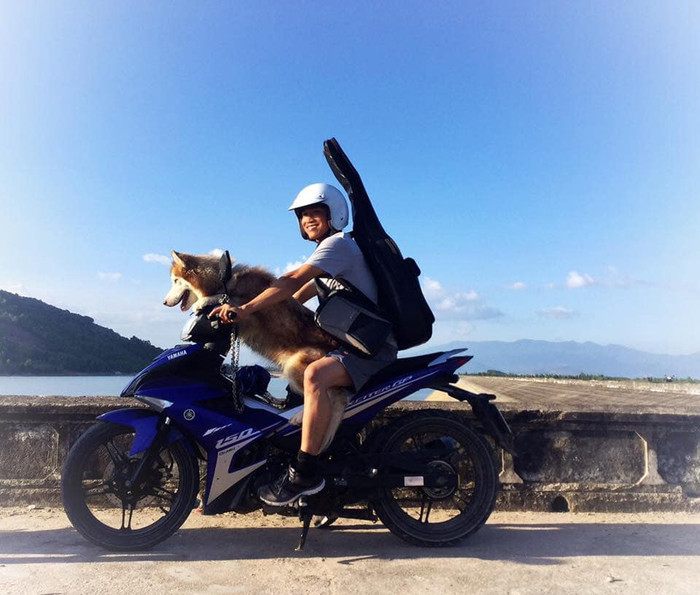 Không chỉ du khách, người dân sống quanh khu vực hồ cũng rất thích đến đập Suối Dầu để hóng gió. 