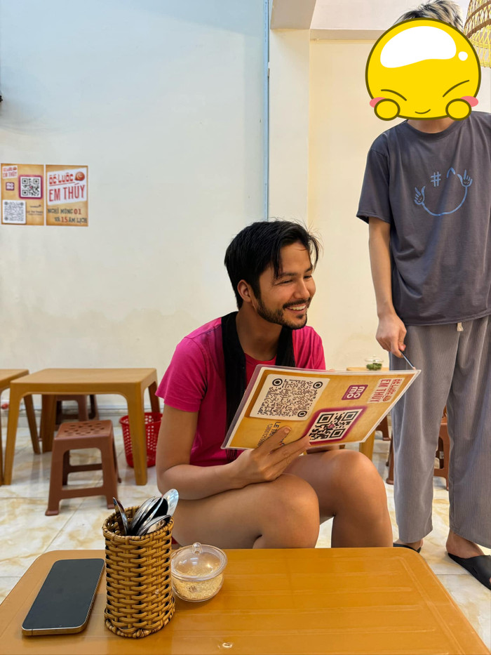 Bạn trai công khai ảnh H'Hen Niê bằng cách thức 'độc lạ'.