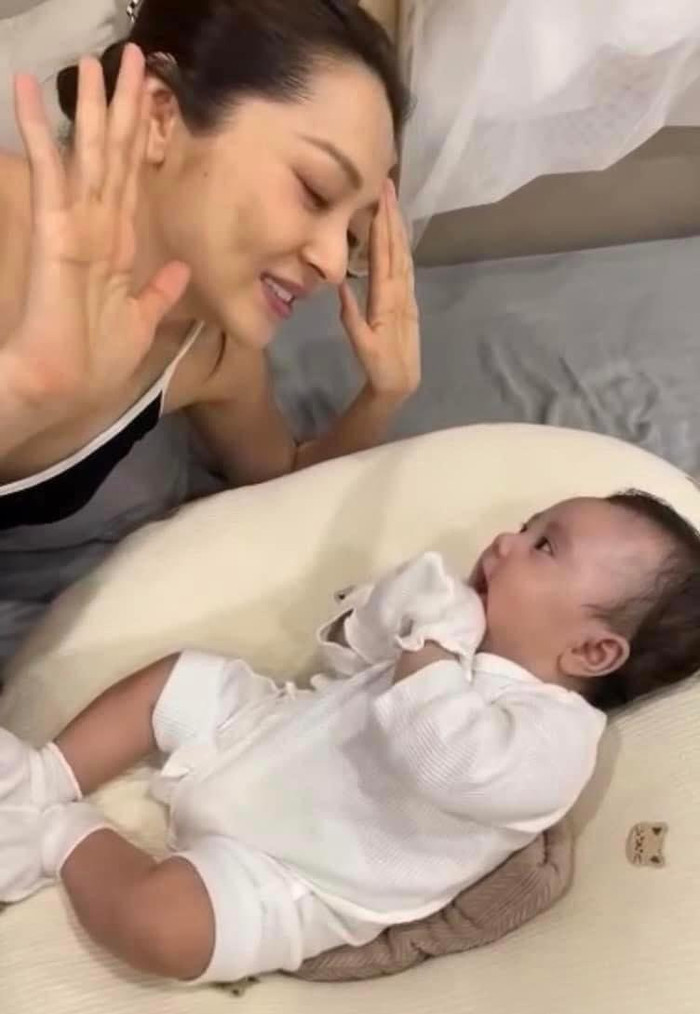 Trộm vía em bé rất đáng yêu.