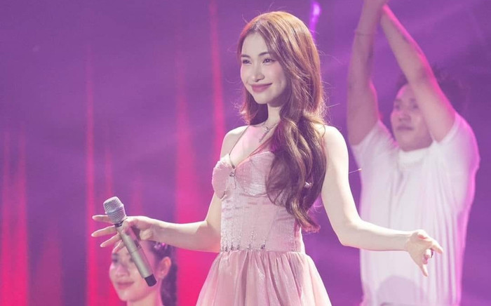 Khán giả tiết lộ tính cách thật của Hòa Minzy khi được gặp trực tiếp Ảnh 2