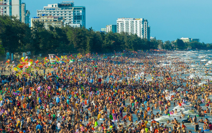 Vì sao Sầm Sơn liên tục đông nghẹt khách dịp lễ, Phú Quốc vắng khách nội địa? Ảnh 2