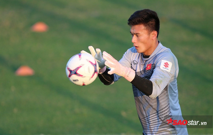 Thủ môn Bùi Tiến Dũng tiếp lộ môi trường ở CLB LPB HAGL là bệ phóng để anh tìm lại phong độ và hy vọng sẽ trở lại tuyển Việt Nam. 