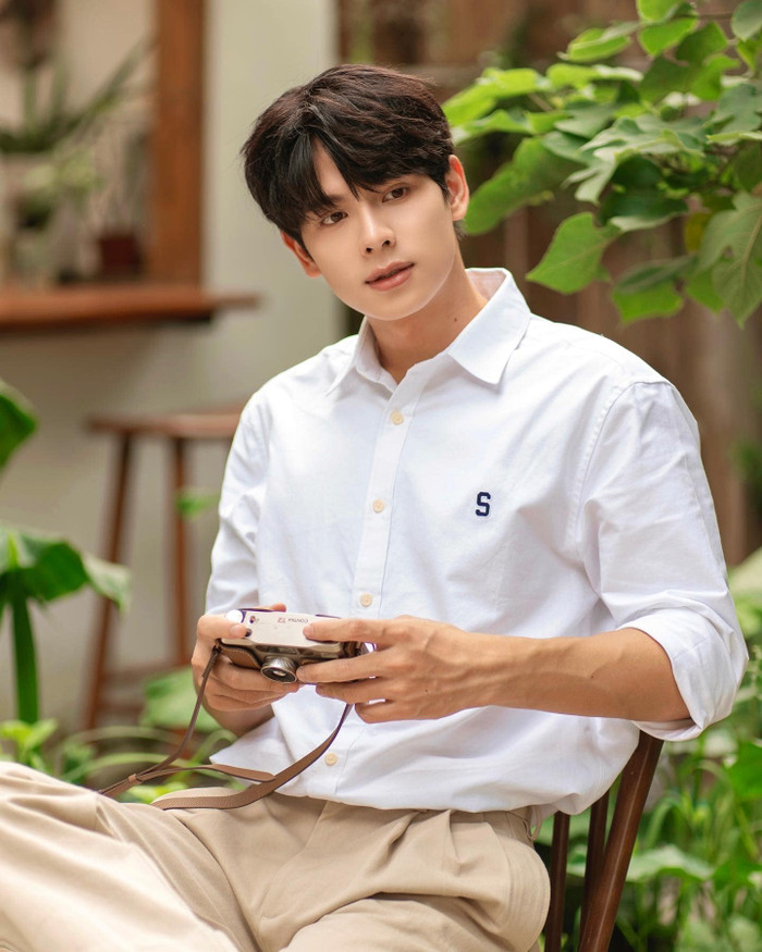 Loạt ảnh đời thường của 'con trai Hồng Diễm' đốn tim nhiều fan nữ.