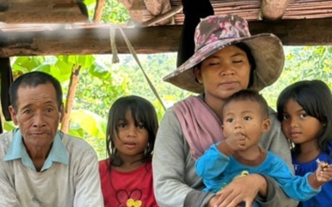 Chồng 64 tuổi cưới vợ trẻ kém 20 tuổi bất chấp lời gièm pha Ảnh 2