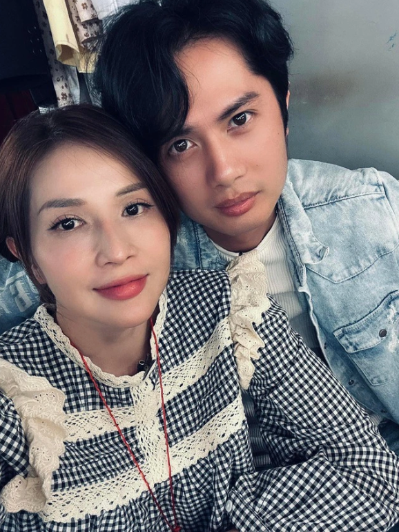 Cả hai thường xuyên chia sẻ những khoảnh khắc bên cạnh nhau khi cùng đi diễn. 