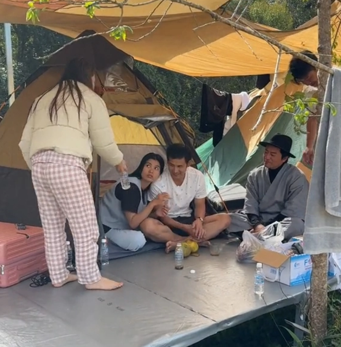 Sự thân mật giữa Thanh Thức và Trâm Anh khiến người hâm mộ tò mò và bàn tán về khả năng 'phim giả tình thật'.