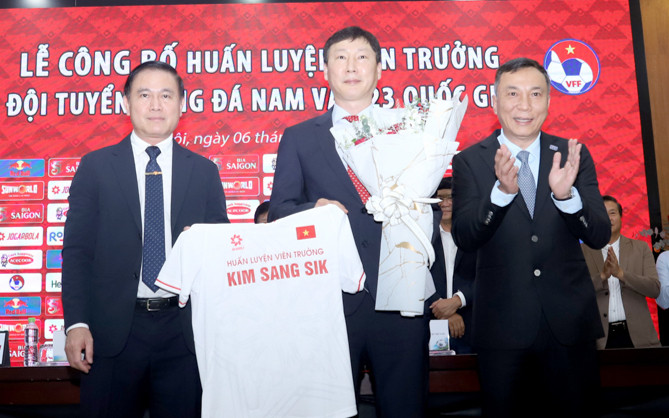 HLV Kim Sang Sik nhận nhiệm vụ đặc biệt từ VFF Ảnh 2