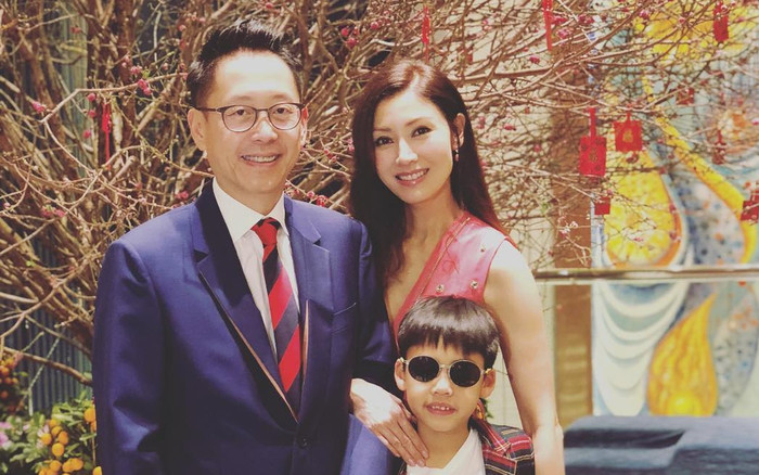 Hoa hậu làm 'trà xanh' có cái kết viên mãn, U60 vẫn được chồng cưng như trứng! Ảnh 2