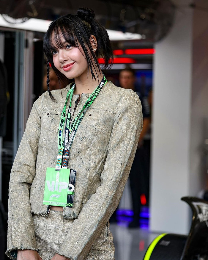 Sự xuất hiện của Lisa tại khuôn khổ giải đua nhận hơn 1 tỷ lượt tìm kiếm. Tại thời điểm giọng ca 97 xuất hiện, từ khóa về cô lọt TOP 4 thịnh hành. Đông đảo netizen bày tỏ sự mãn nhãn về tạo hình ngày ra sân của cô.