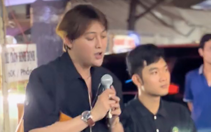 Em trai nuôi Phi Nhung bị bắt gặp hát ở vỉa hè, lý do khiến ai nấy đều cảm phục Ảnh 2