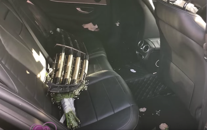 Chiếc xe rước dâu gặp tai nạn kinh hoàng.