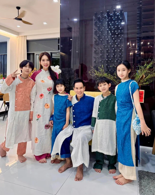 Gia đình hạnh phúc của Lý Hải.