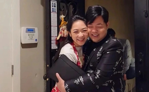 Quang Lê và Hà Thanh Xuân để lộ nhiều khoảnh khắc tình tứ.