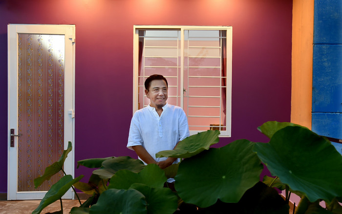 Diễn viên hài Vbiz vướng scandal đánh bạc nay mở quán cà phê, viên mãn bên vợ trẻ kém 23 tuổi Ảnh 2