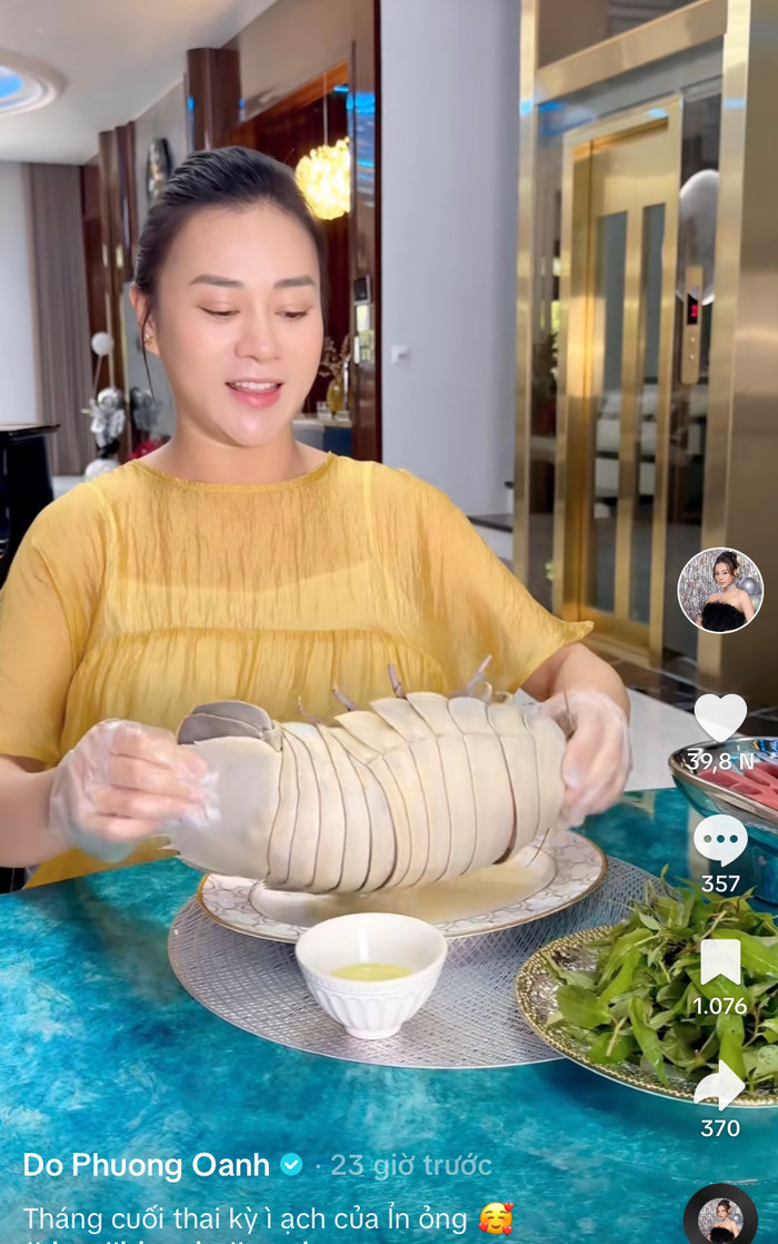 Phương Oanh hào hứng ăn bọ biển, cô tích cực thưởng thức nhiều món ăn bổ dưỡng để đảm bảo sức khỏe cho bản thân và hai nhóc tỳ trong bụng. Ảnh: Chụp màn hình