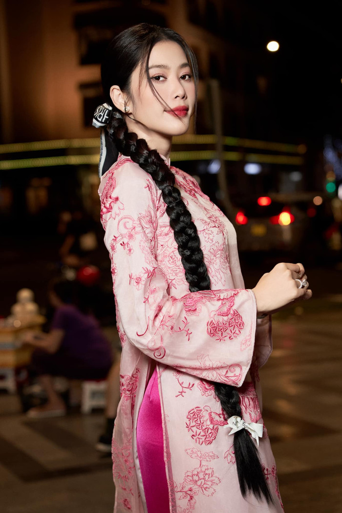 Nam Em vốn có sự nghiệp hoạt động nghệ thuật ổn định trong giới showbiz, bạn trai của người đẹp từng tuyên bố cát-sê thấp nhất để cô nhận lời biểu diễn lên tới 100 triệu đồng. Ảnh: FBNV