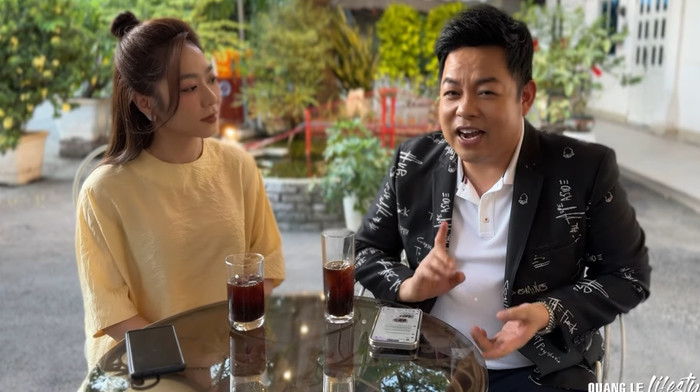 Quang Lê và Hà Thanh Xuân trò chuyện