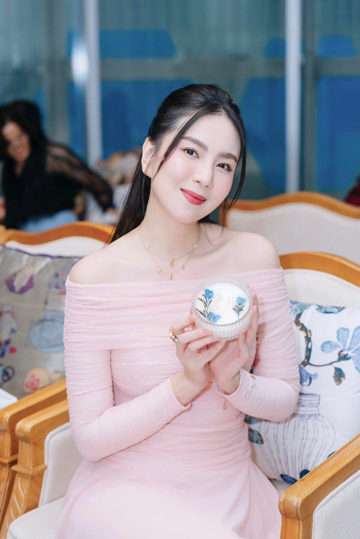 Hậu đổ vỡ hôn nhân, MC Mai Ngọc ngày càng thăng hạng nhan sắc, chăm chỉ làm việc. 