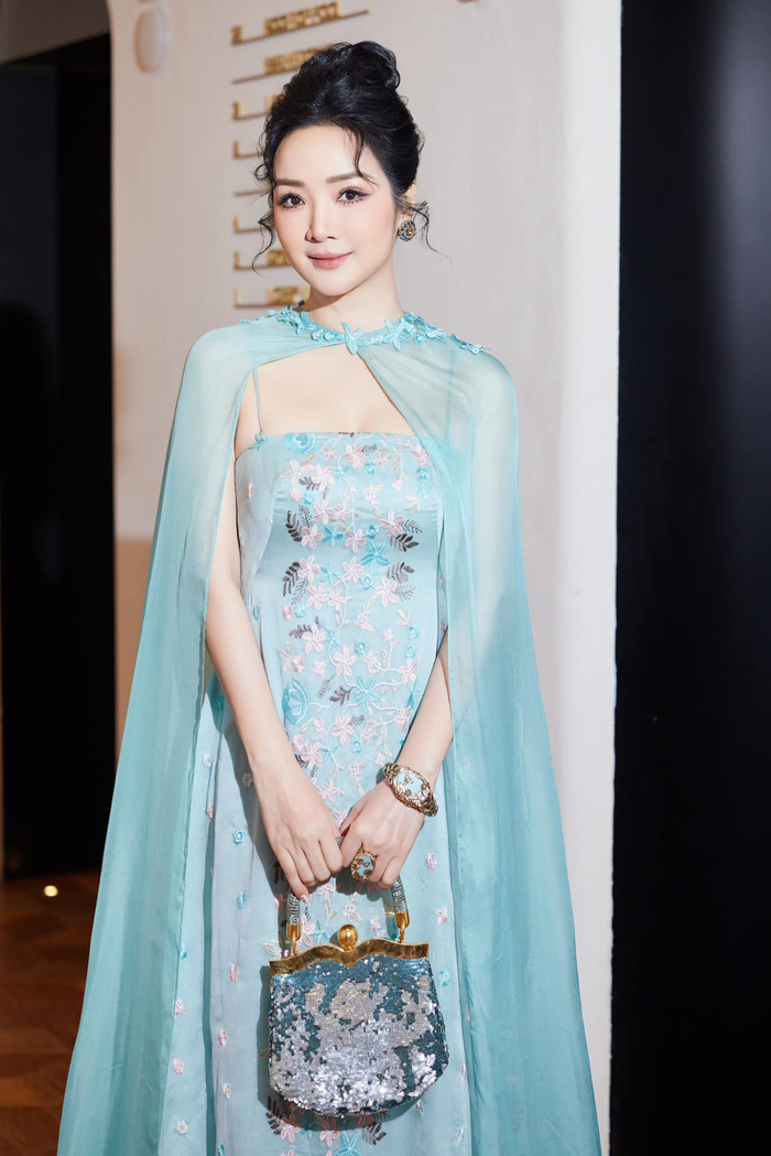 Bí kíp giữ da và dáng của Hoa hậu Giáng My là chăm sóc cả ngoài lẫn trong cơ thể. Cô sẽ chọn các hoạt đồng lành mạnh mỗi ngày như thiền, yoga, đọc sách. 