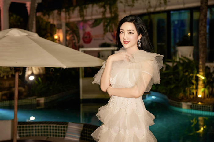 Cô sử dụng các loại thực phẩm sạch, có nhiều chất dinh dưỡng để nuôi dưỡng làn da, duy trì phong độ vóc dáng. 