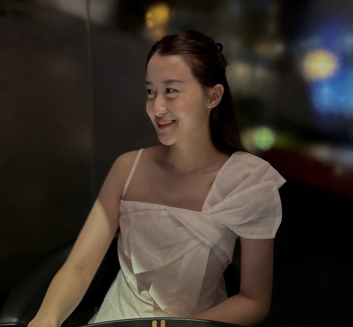 Người yêu mới của chồng cũ Mai Ngọc sở hữu vẻ đẹp nhẹ nhàng.