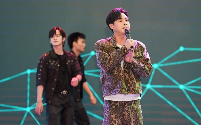 Đi diễn nhưng bị trêu chọc bằng biệt danh 'khó đỡ', Hồ Quang Hiếu sẽ 'rớt nước mắt' khi đọc được Ảnh 2