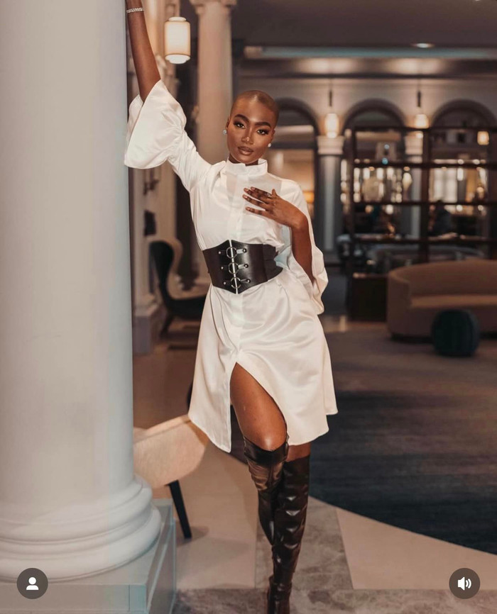 Với xuất phát điểm là một người mẫu, cô được đánh giá rất cao về kỹ năng trình diễn. Trong trang phục dạ hội cũng như áo tắm, cô đã hạ gục mọi ánh nhìn cũng như ống kính máy quay bởi những màn tạo dáng đẳng cấp mang màu sắc Miss Grand. 