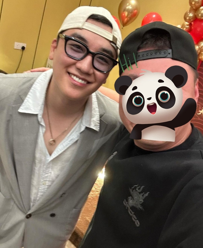 Seungri biểu diễn hết mình, nhiệt tình chụp hình với khán giả. 