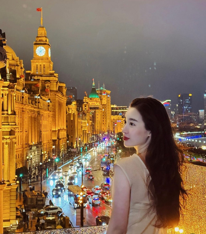 Đỗ Mỹ Linh đi du lịch sang chảnh.