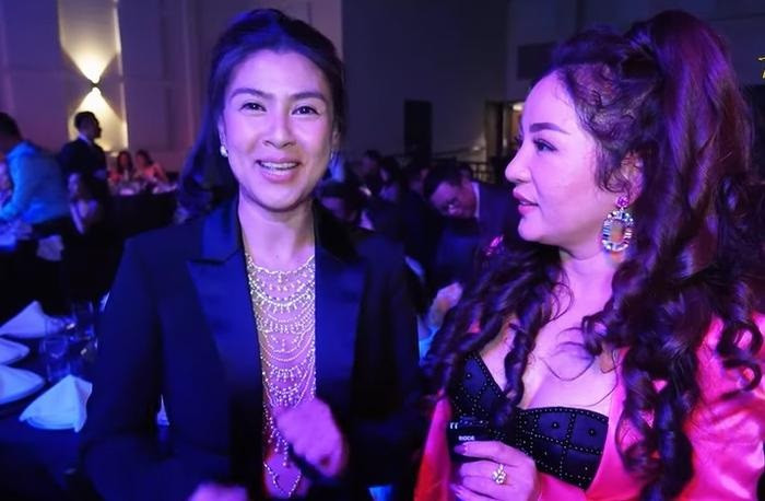 Kim Thư hội ngộ Thúy Nga khi qua Mỹ.