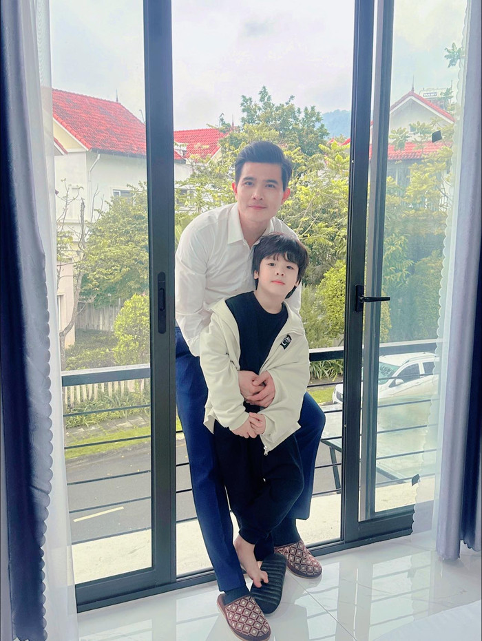 Ngoài Người Một Nhà, bé Bảo Nam cũng đang gây sốt khi đóng Trạm Cứu Hộ Trái Tim.