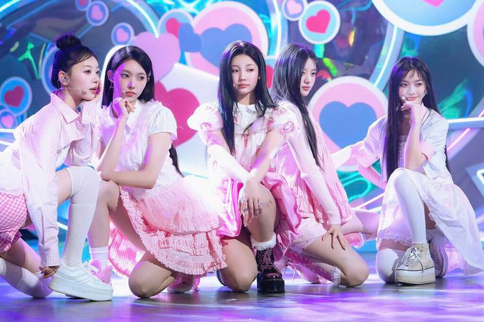 ILLIT bị tố sao chép NewJeans. 