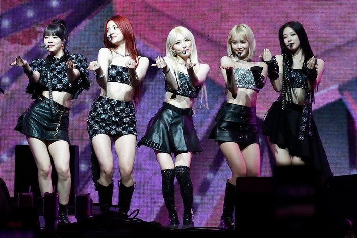 LE SSERAFIM bị chê bai khả năng ca hát. 