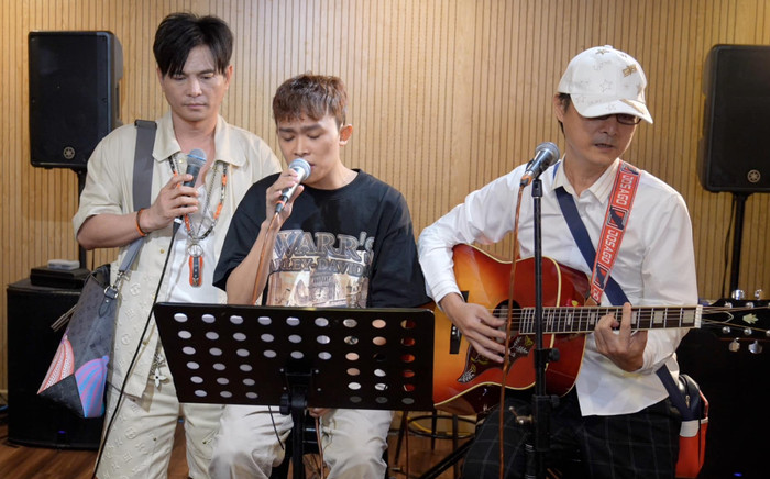 Hồ Văn Cường đi tập nhạc, đàn anh trong nghề tiết lộ sức khỏe hiện tại Ảnh 2