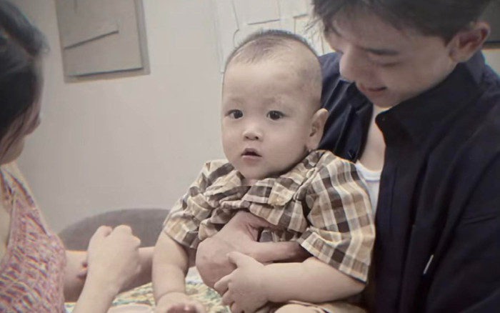 Nam ca sĩ Việt 21 tuổi bất ngờ công khai con trai Ảnh 2