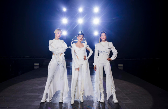 Mlee là nữ ca sĩ hiếm hoi được Lệ Quyên công khai ủng hộ, quan tâm sau khi dự án công việc kết thúc. Ảnh: FBNV