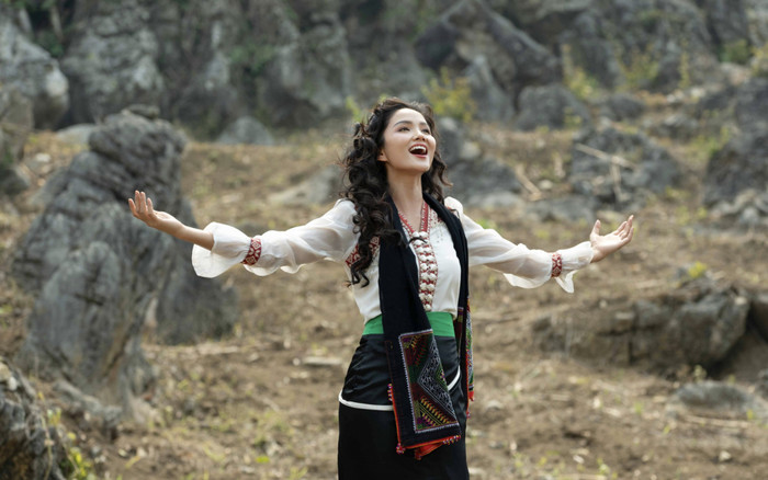 Hoa hậu H'Hen Niê kết nối nụ cười Việt Nam qua âm nhạc Ảnh 2