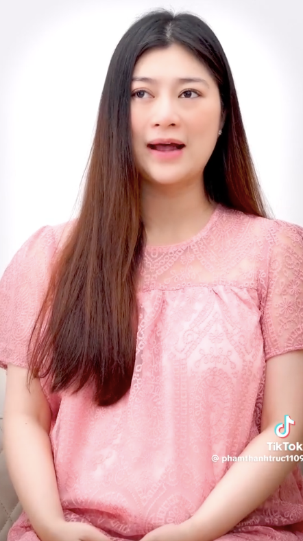 Diễn viên Thanh Trúc bật khóc, tiết lộ việc bản thân gặp nhiều khó khăn khi mang thai do chuyển phôi 4 lần đều thất bại. 