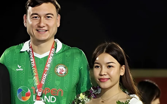 Đặng Văn Lâm kỷ niệm 6 năm yêu bạn gái Ảnh 2