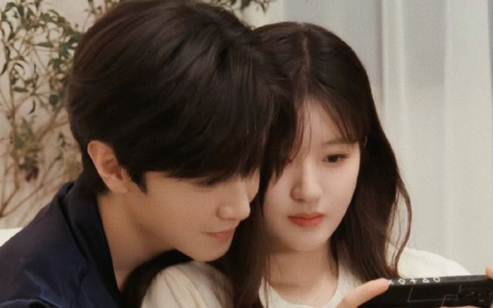 Rời xa vòng tay Triệu Lộ Tư, Trần Triết Viễn tình tứ bên bạn gái nổi tiếng Ảnh 2