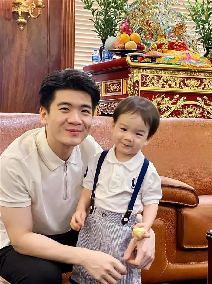 Bất kỳ khoảnh khắc nào của cặp song sinh này cũng đốn tim người nhìn