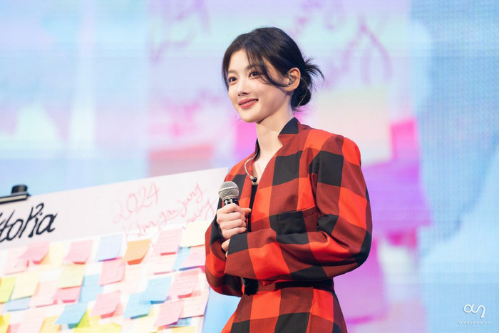 Ngoài việc đi đóng phim, cách đây không lâu diễn viên Kim Yoo Jung còn tổ chức fan-meeting để gặp gỡ người hâm mộ quốc tế. Ảnh: Awesome Entertainment